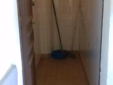 box de stockage/cagibi proche gare rer e