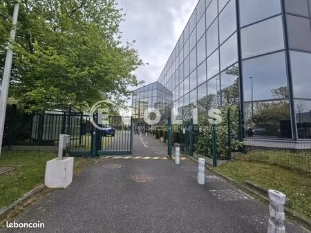 local d'activité 817 m²