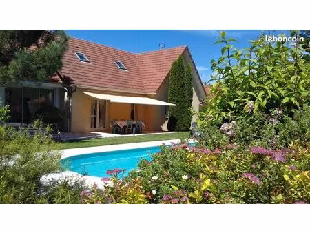 maison familiale de 184 m² avec piscine et vaste jardin à marnay