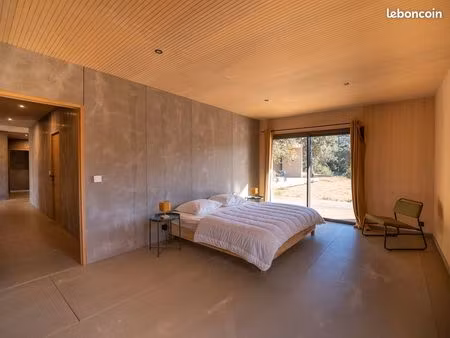 loue villa contemporaine 250 m2 à bormes les mimosas