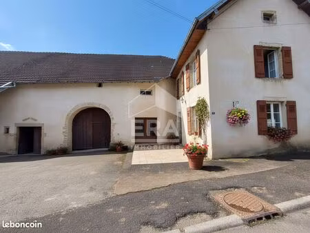maison 9 pièces 225 m²