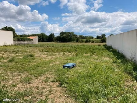 terrain 715 m² thaire