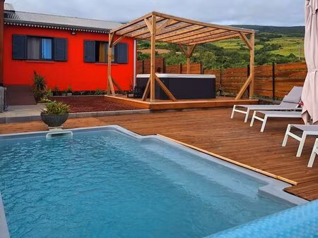 saint-joseph – villa de standing avec piscine et jacuzzi sur une parcelle de 450m2