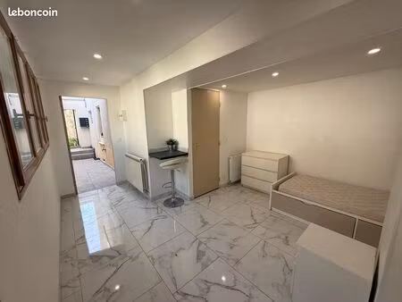 2 studios meublés (18m² et 19m²) – savigny – proche tram 12 / rer