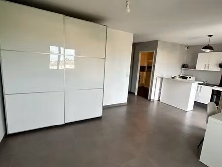 grand et beau studio de 33 m2 + balcon +place de parking disponible de suite