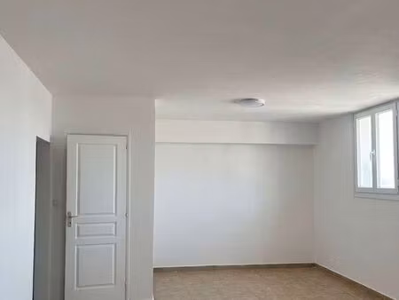 locale a louer 88 m2