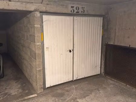 box fermé à vendre – proche mairie de clichy