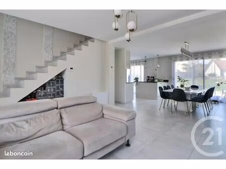 maison 7 pièces 148 m²