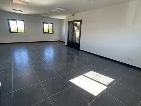 local 53 m² tampon