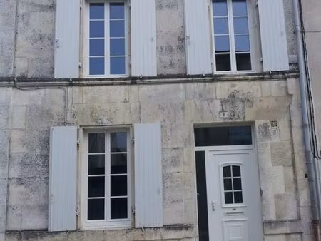 maison de ville avec garage et cour