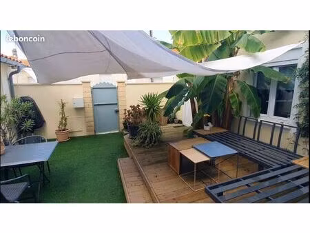maison rénovée avec patio  garage et dépendances - centre ville à pied