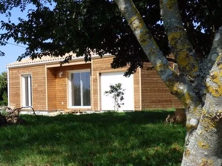 maison ossature bois de 80m2  terrain entièrement constructible et en partie clôturé