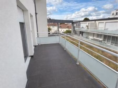 studio centre ville avec terrasse et ascenseur  à deux pas du rer a