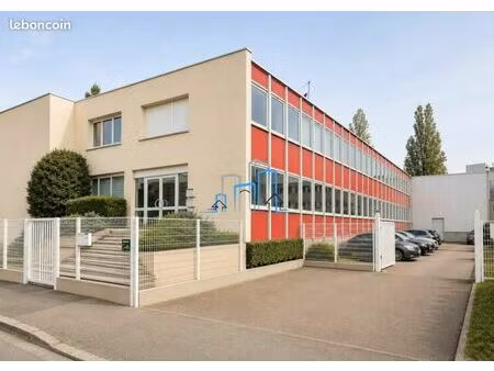 bureau 180 m²