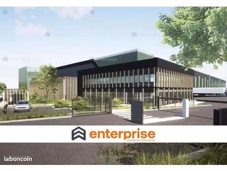 local logistique 26 000 m²