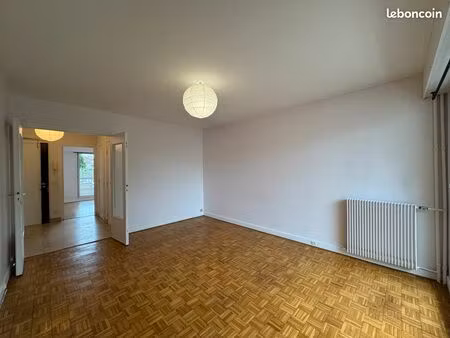 ? lumineux t3 traversant de 58m² avec 3 balcons et parking - courbevoie