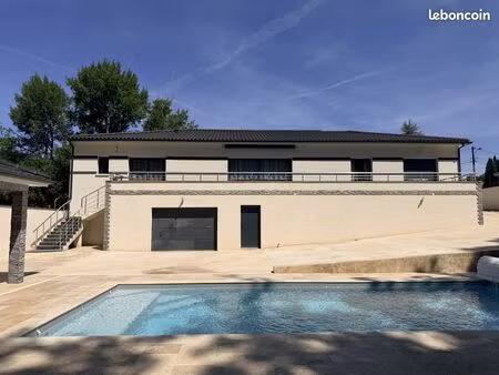 maison 7 pièces 217 m²