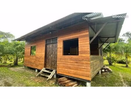 a louer carbet en bois t2 – 48 m² - 750 – autonome (panneaux solaires) – cadre naturel