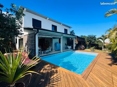 élégante villa contemporaine avec vue mer  piscine et prestations soignées – grand fond