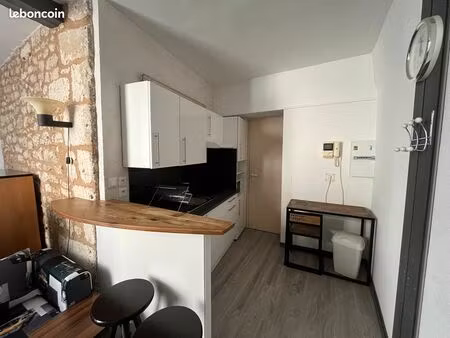 studio meuble - 24 m2 - porte-balcon sur cour calme