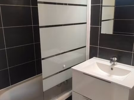 studio 1 piece 25 m2 avec balcon et place de parking