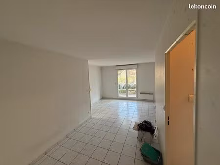 appartement 2 pièces dans résidence sécurisée en rdc