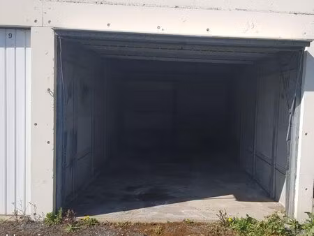 garage / box stockage / garde meubles à louer