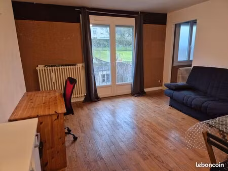 studio meublé indépendant dans une maison avec jardin et garage