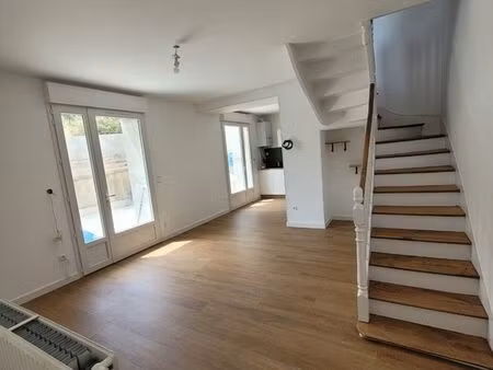 location maison de ville t3