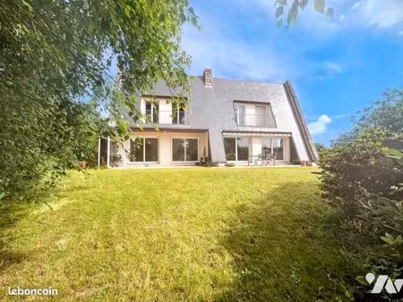 maison 7 pièces 226 m²