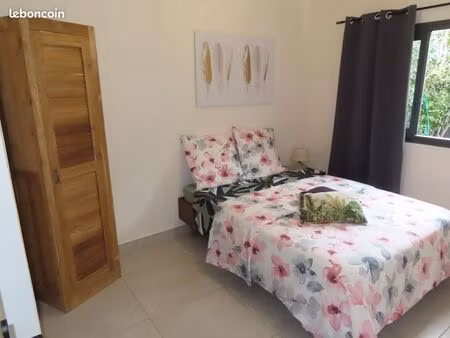 location t2 meublé st-gilles-les-bains