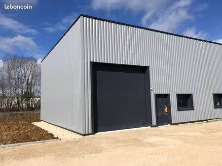 loue cellule 110 m2