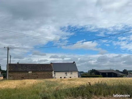 ancien corps de ferme avec dépendances et 10 000 m² de terrain