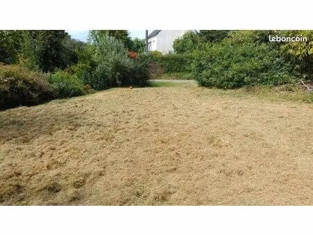 terrain constructible en bourg de 1142m²