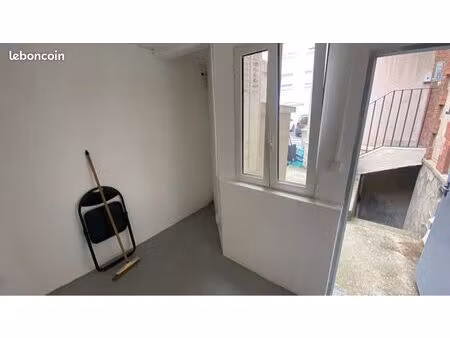 box à louer pour stockage ou atelier