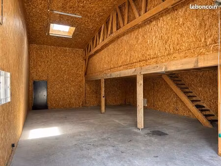 a louer - local d'activités / entrepôt - accessible pl et isolé - 150 m² - montmeyran