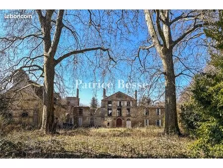 château 1 pièce 570 m²