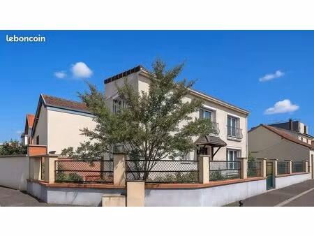 pavillon a vendre avec jardin