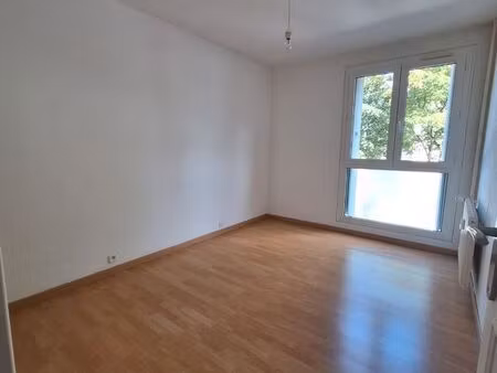 a vendre-apparemment 75m2 t4 longvic