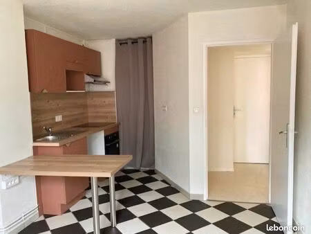 t2 rénové en plein centre-ville de montbéliard