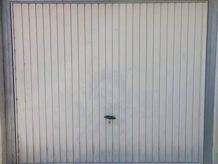 loue garage à seloncourt