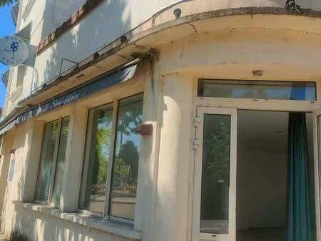 local commercial 70 m² – beaune route de seurre – façade vitrée + terrasse