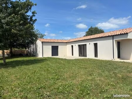 maison récente de plain pieds