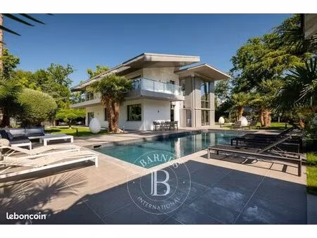 villa 7 pièces 300 m²