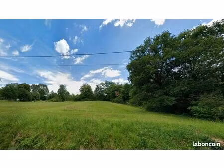 terrain 1 800 m² lunas