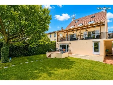 propriété 11 pièces 250 m²