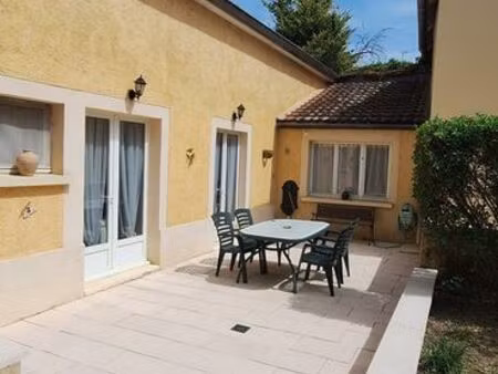 maison de village avec cour à lux