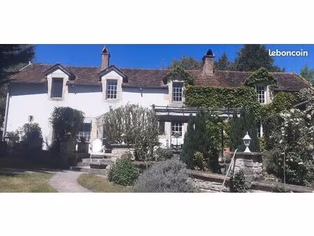 maison et dépendances + terrain 6500m²