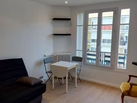 courbevoie (92400) - studio meublé en dernier étage