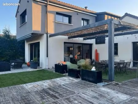 maison d'architecte 170 m² - piscine chauffée - terrain 1 778 m² - sans vis-à-vis - 20 min